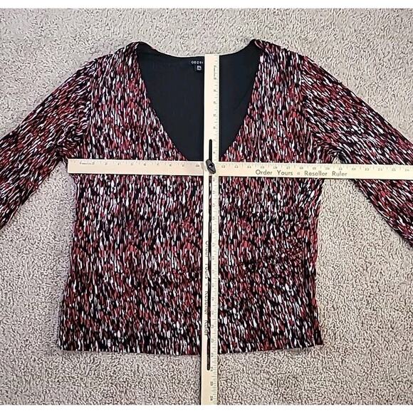 Red Faux Wrap Blouse XL 3/4 Sleeve Print EUC Goth Grunge Classic Workwear - Picture 6 of 7